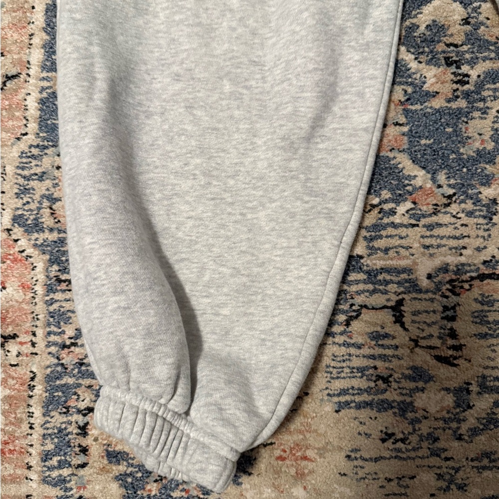 Abercrombie Gray Womens Cargo Sweatpants NWOT size small - Picture 3 of 4